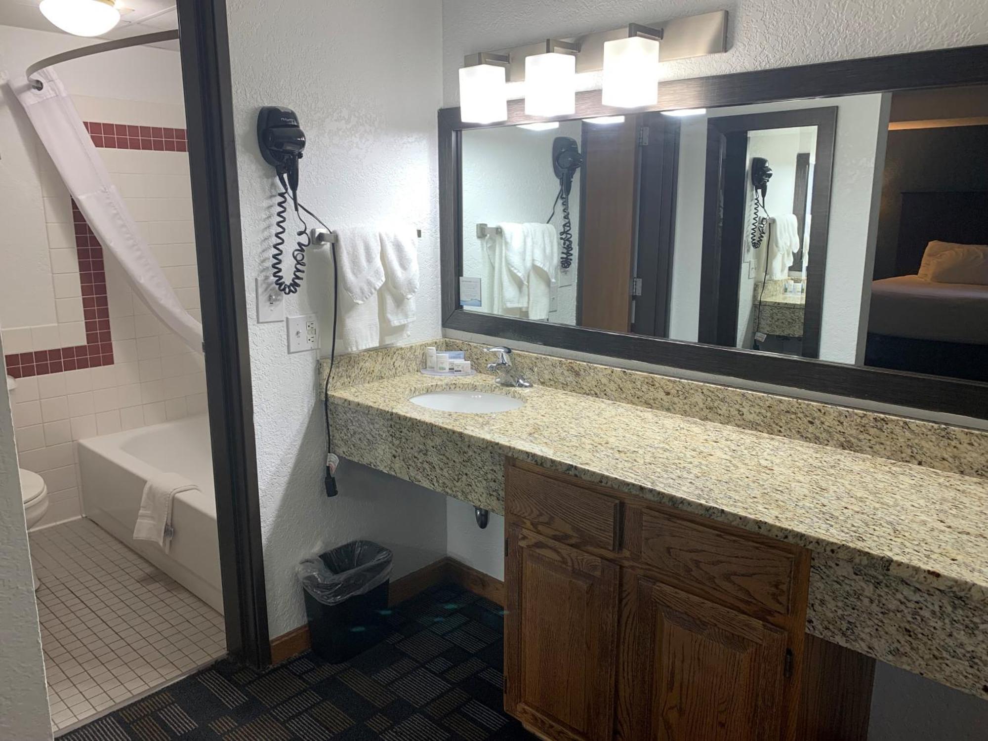 Americinn By Wyndham Hayward Extérieur photo